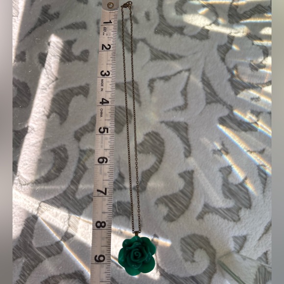 Green Rose Flower Necklace - Picture 2 of 2